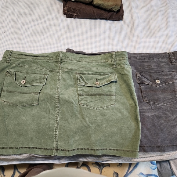 Mini skirts - Picture 4 of 4